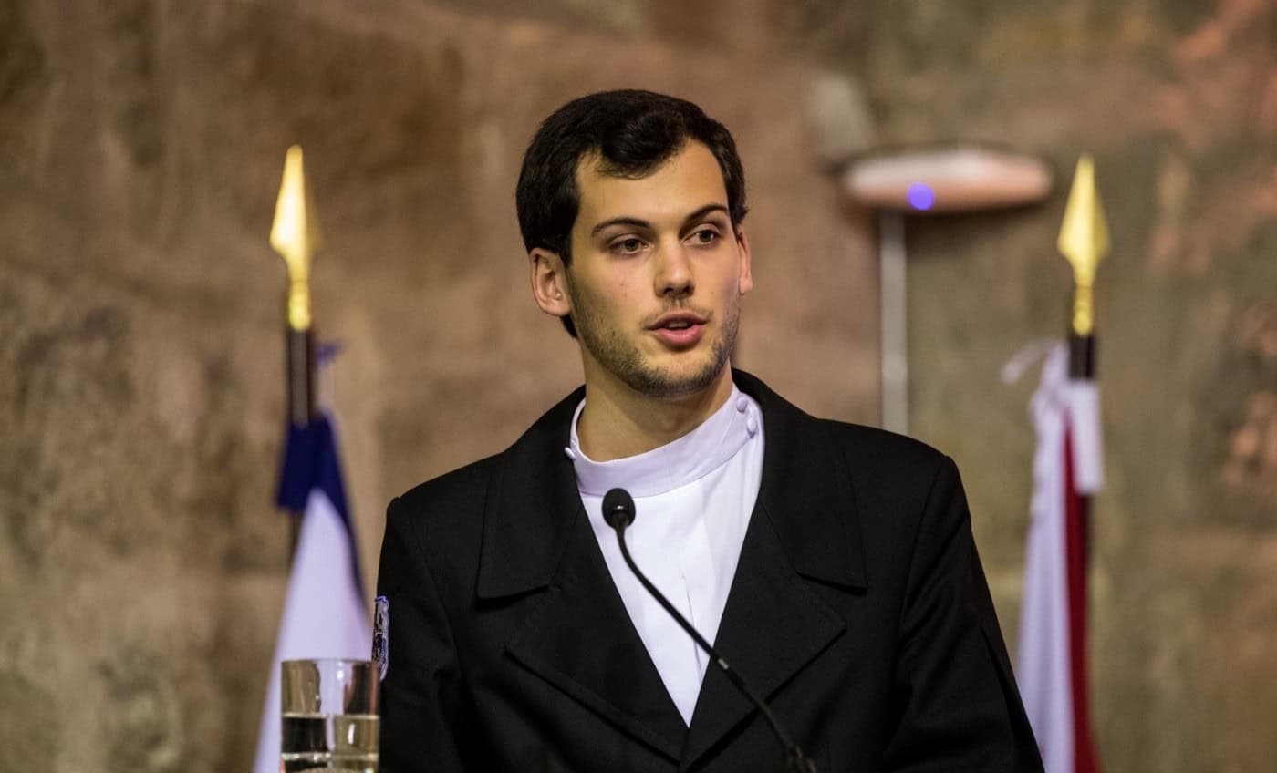 "Melhor solução é arranjar mais camas a preços controlados", lembra AAUM