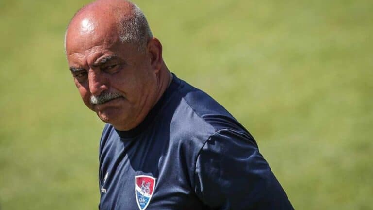 Vítor Oliveira quer vencer para ficar "confortável" na classificação