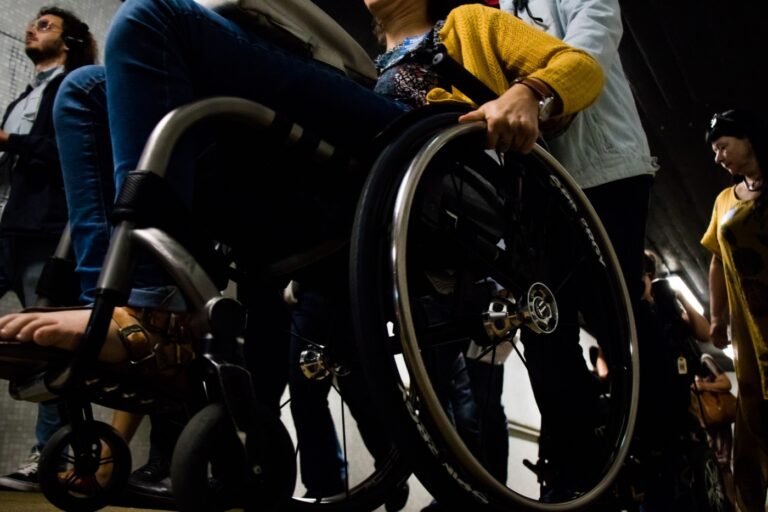 BE propõe isenção de propinas para estudantes com deficiência