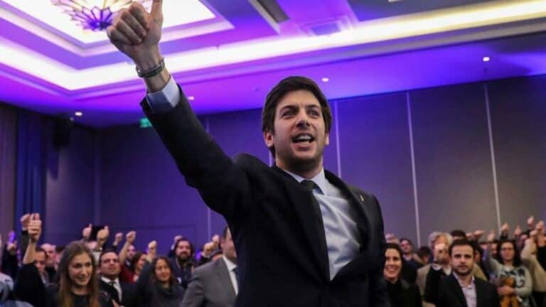 Francisco Rodrigues dos Santos diz que o CDS está "ligado às máquinas"