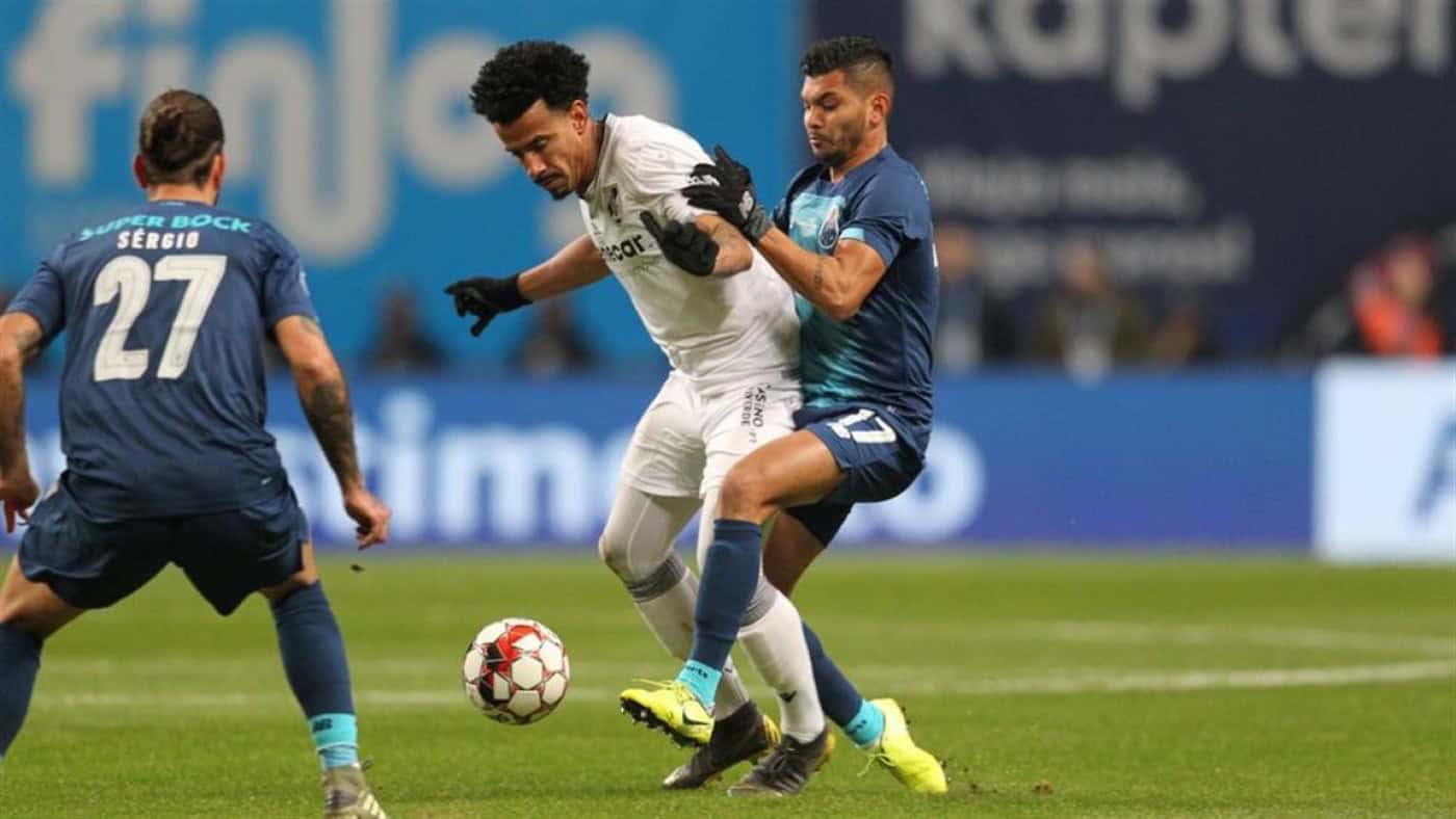 Vitória SC sofre reviravolta e é afastado nas meias-finais