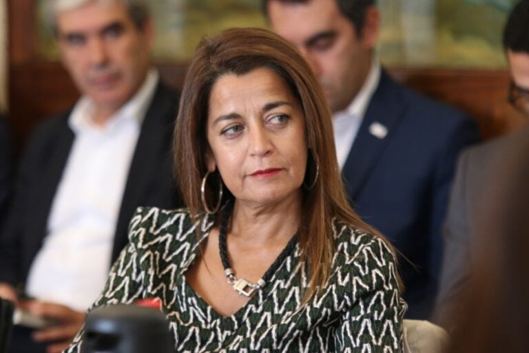 Helena Soeiro abandona cargo de vereadora na oposição vimaranense