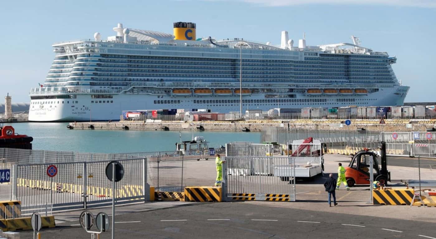 Coronavírus. 6 mil pessoas a bordo de cruzeiro impedidas de desembarcar
