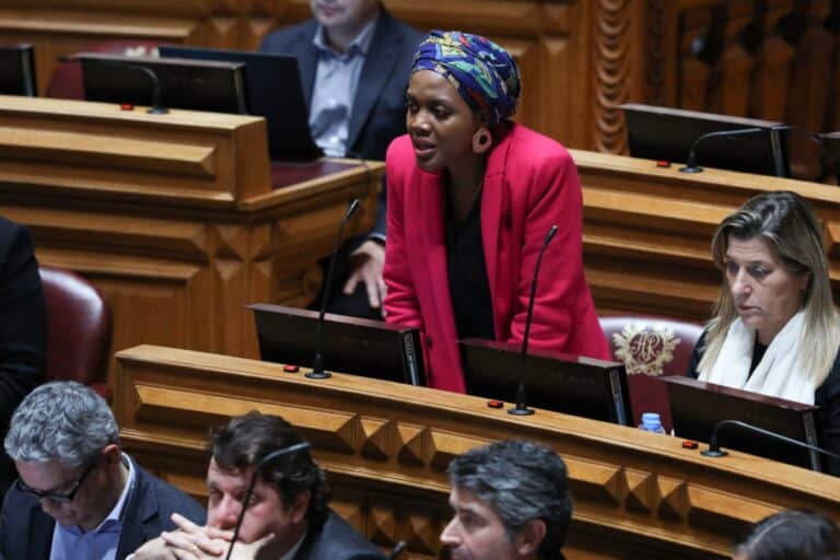 Livre retira confiança política a Joacine Katar Moreira