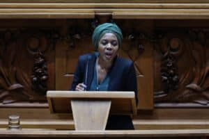 Joacine Katar Moreira passou ao estatuto de deputada não inscrita