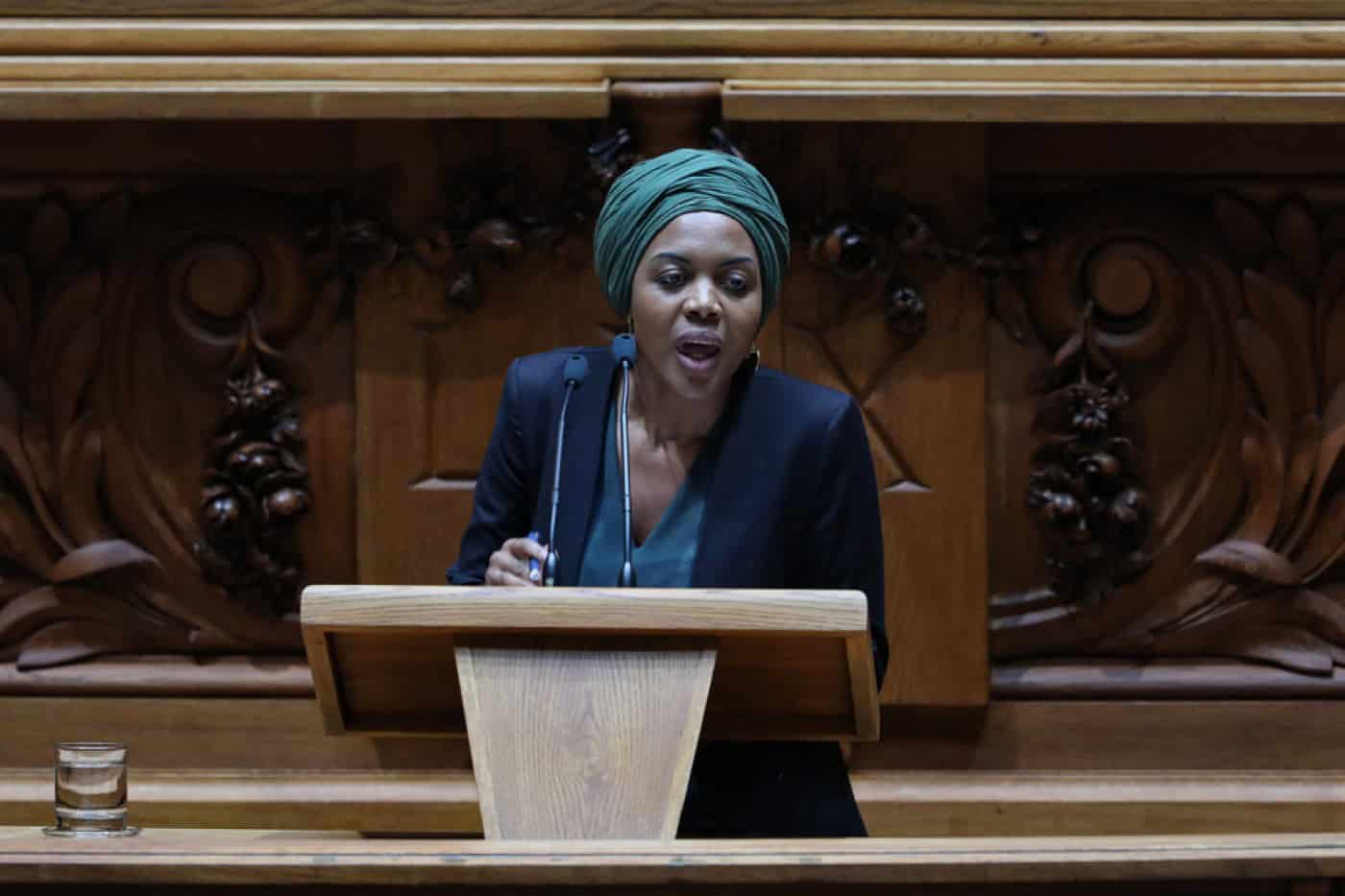 Joacine Katar Moreira passou ao estatuto de deputada não inscrita