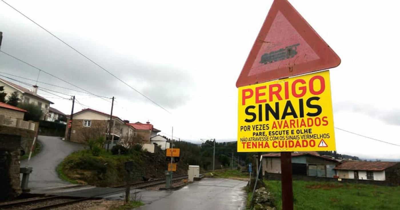 10 pessoas morreram devido a falhas na sinalização. Os Verdes querem respostas