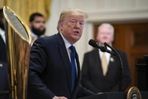 Donald Trump absolvido no processo de destituição