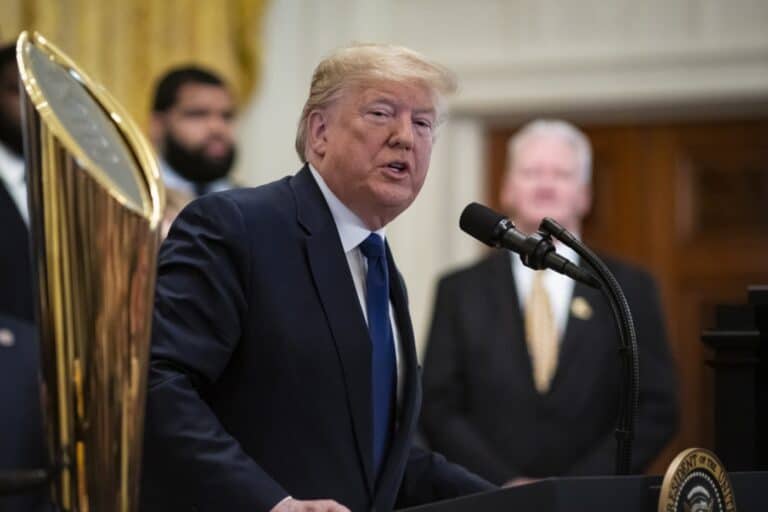 Donald Trump absolvido no processo de destituição