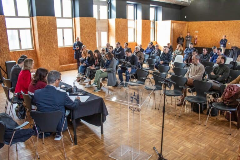 Hasta Pública termina sem interessados em comprar Confiança