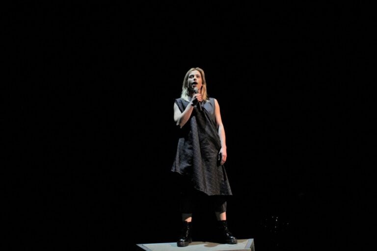 O declínio da democracia no centro da nova co-criação da Casa das Artes