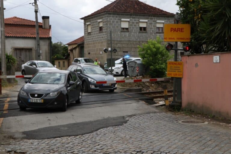 Governo vai instalar câmaras nas passagens de nível de Quintiães e Aguiar