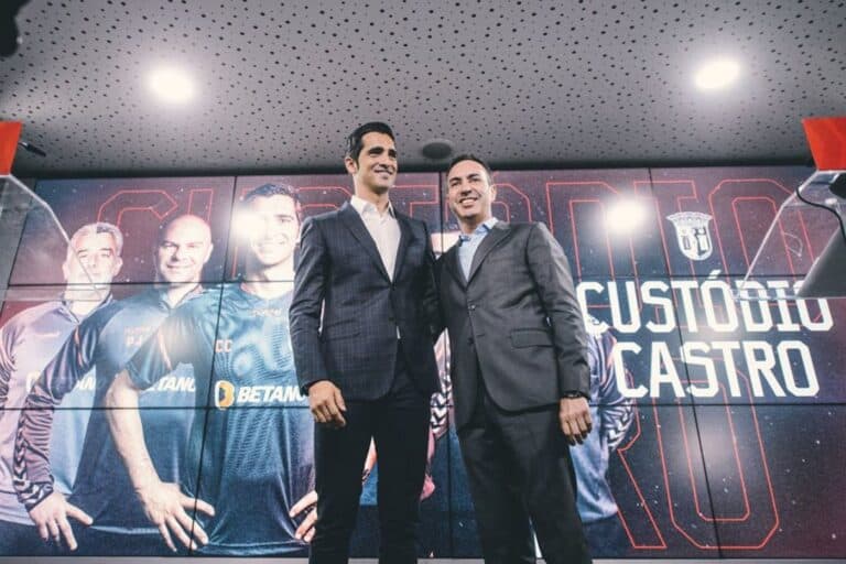 "Cabe às pessoas competentes saberem o mal que estão a fazer ao futebol português”