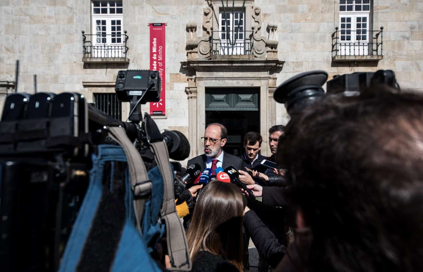 UMinho suspende todas as aulas presenciais