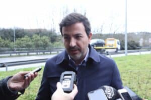 "Enquanto se discutem anúncios, a taxa de desemprego aumenta"&nbsp;