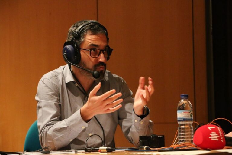 "Pandemia informativa". Alarmismo ou prudência?