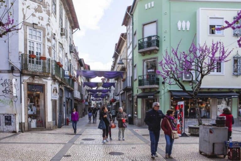 Grupo de cidadãos pede suspensão dos contratos de arrendamento comercial