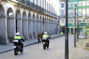 Covid-19. Rio defende medidas mais duras para diminuir circulação na via pública