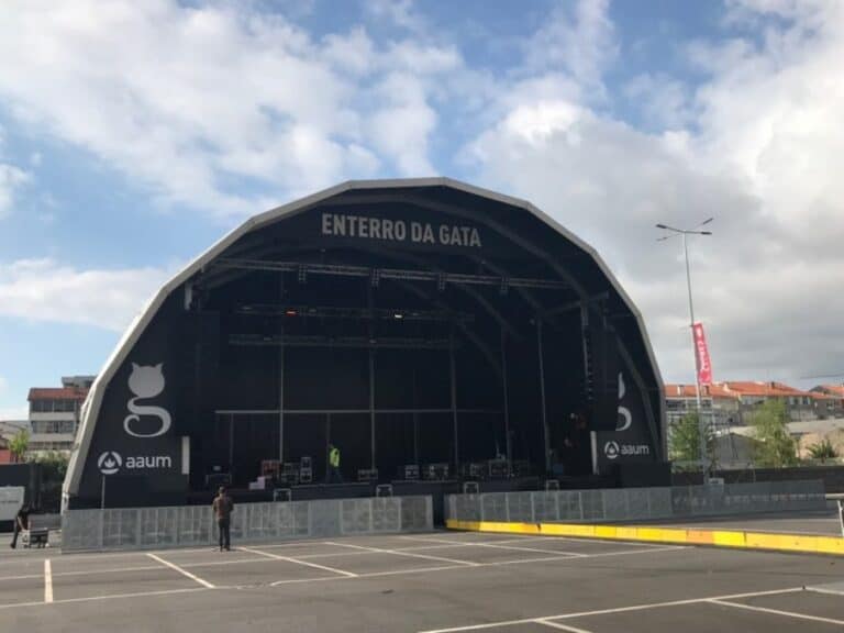 AAUM anuncia cancelamento do Enterro da Gata e de todas as actividades