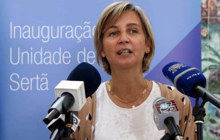 Marta Temido não afasta uso generalizado de máscara