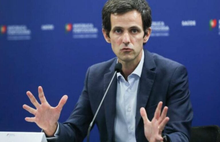 "É preciso prudência. Ainda estamos numa fase de luta contra a doença"