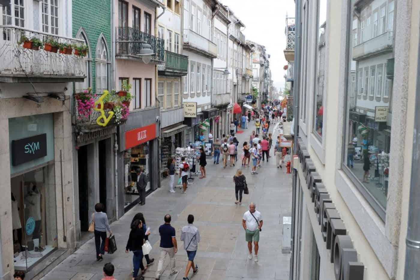 "Comprar em Braga". A plataforma que diz os estabelecimentos de portas abertas