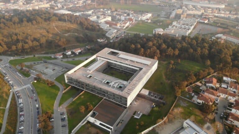 Hospital de Braga faz quase 300 testes diários com ajuda da Escola de Medicina