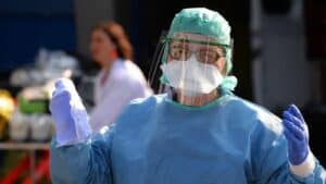 Covid-19 já matou mais de 100 mil pessoas