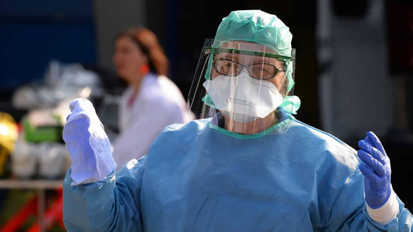 Covid-19 já matou mais de 100 mil pessoas