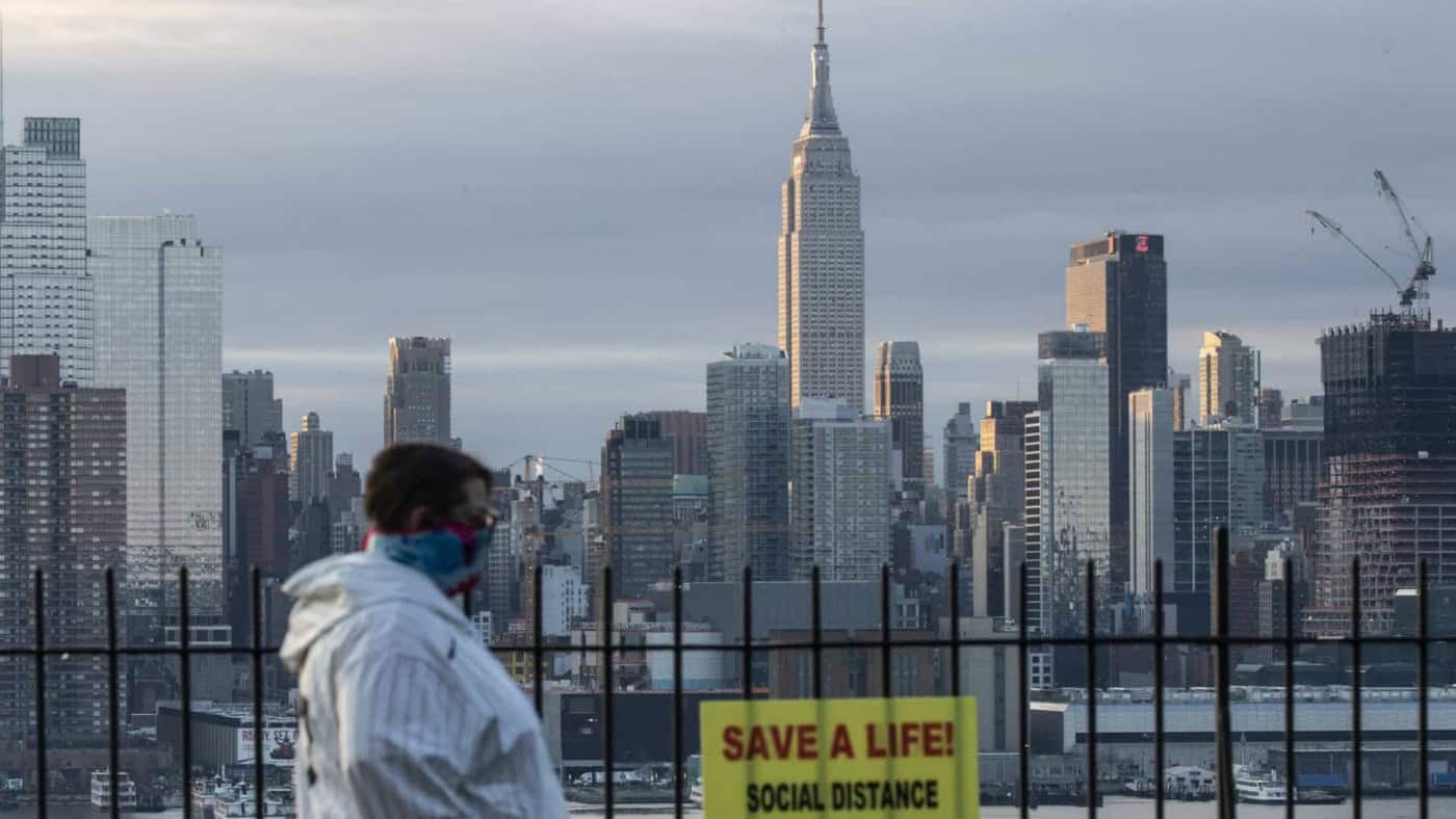 Nova Iorque ultrapassa 10.000 mortes mas situação estabiliza
