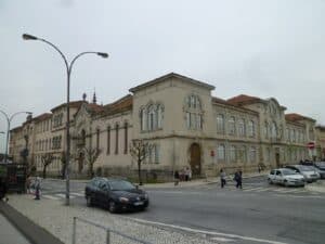 Caso de covid-19 no Lar Conde de Agrolongo leva sapadores a desinfecção