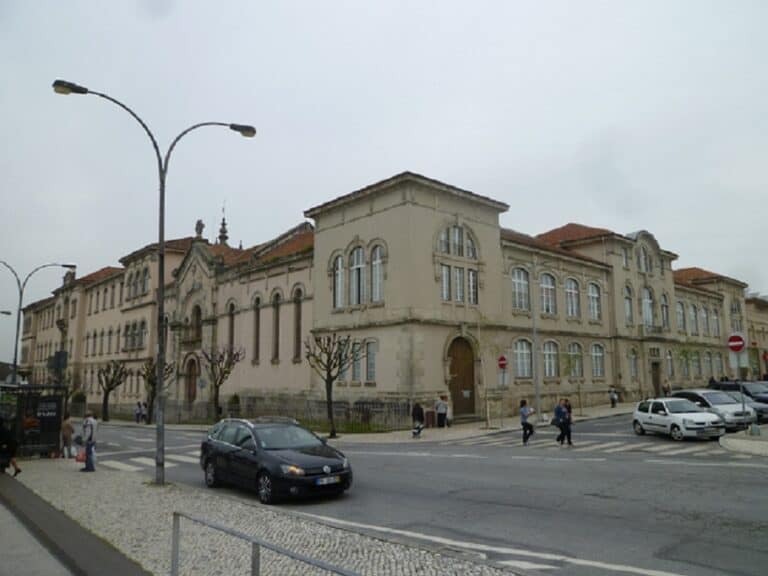 Caso de covid-19 no Lar Conde de Agrolongo leva sapadores a desinfecção