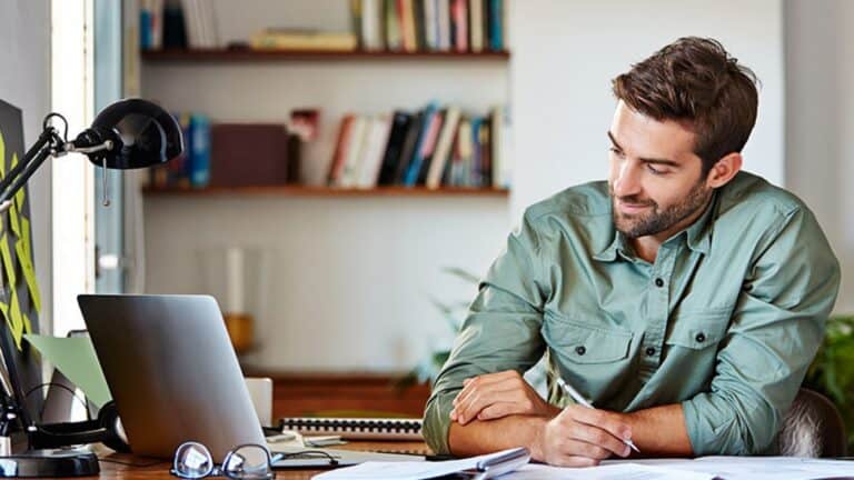 Pessoas que continuam a trabalhar têm melhores indicadores de saúde mental