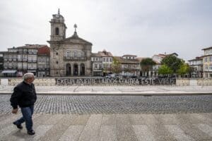 Sobe para 1.806 o número de infectados no distrito de Braga por Covid-19