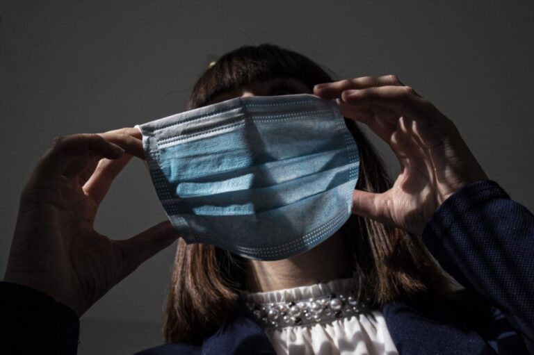 Governo impõe máximo 15% de lucro em máscaras, gel e álcool