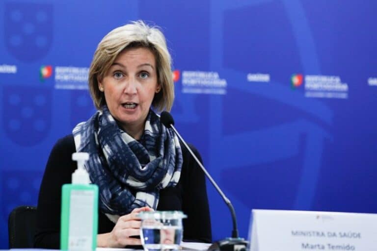 "Não existe contradição" entre celebrar 25 de Abril e 1.º de Maio e o confinamento