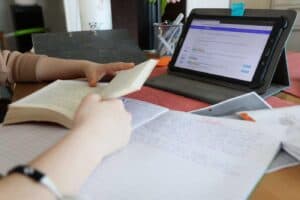 PS propõe à CMB empréstimo de equipamento informático a alunos