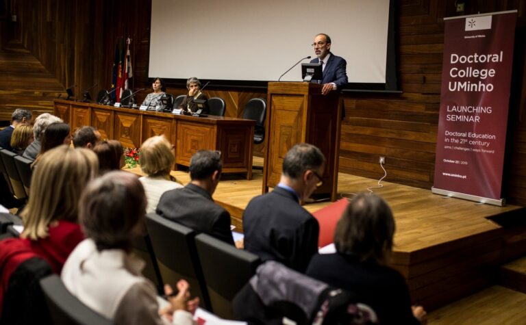 UMinho vai continuar a privilegiar ensino à distância
