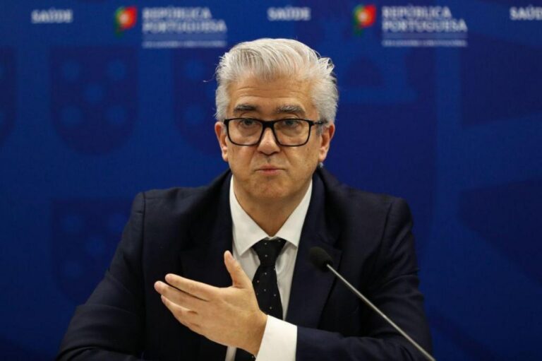 Covid-19. Ministério da Saúde já contratou mais de 1.800 profissionais