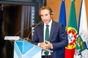 Autarca da Trofa doa salário a dez instituições do concelho