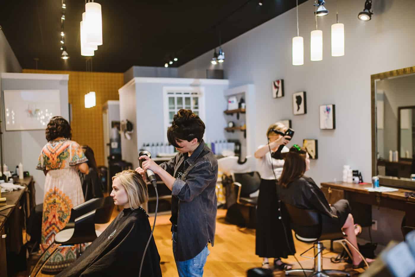 Cabeleireiros em Braga preparam reabertura com medidas adicionais