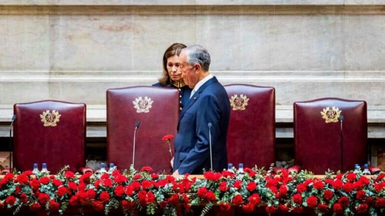 Cerimónia do 25 de Abril inicia-se na Assembleia da República