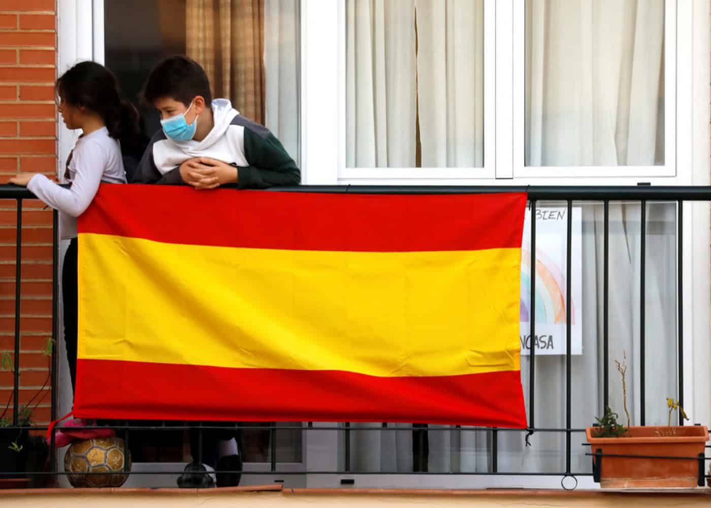Número de mortes e novos casos volta a cair em Espanha