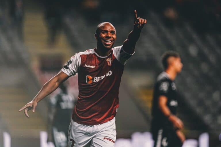 Wilson Eduardo reconhece que carga física na Academia "é diferente"