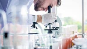 Ensaios clínicos com plasma humano vão arrancar em 10 serviços