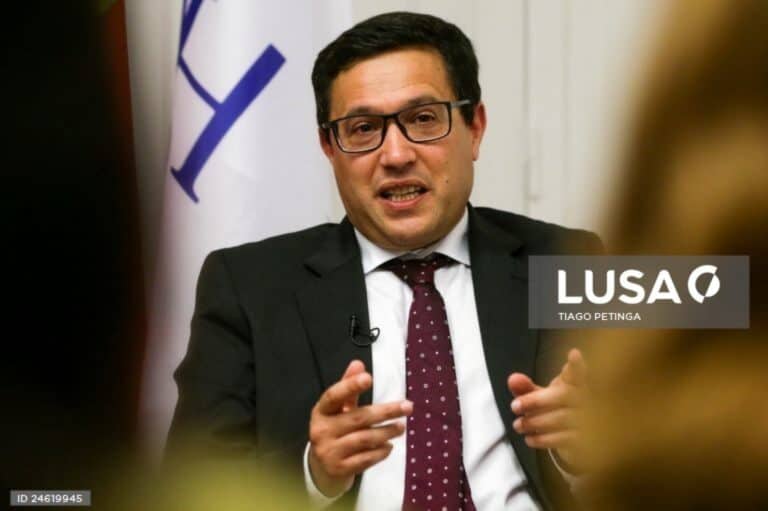 Governo não está "totalmente consciente” da nova realidade na saúde