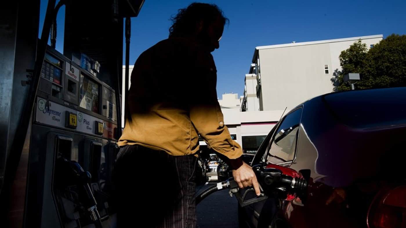 Preços dos combustíveis vão subir 4 cêntimos