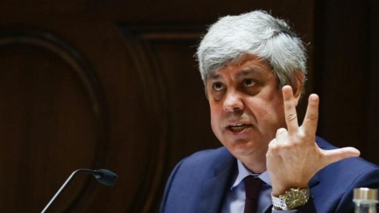 Centeno fica no Governo, mas apenas até Junho ou Julho