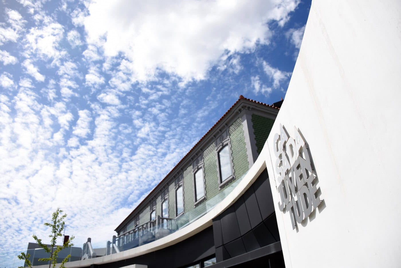 Famalicão cria linha telefónica para apoiar e ajudar os jovens