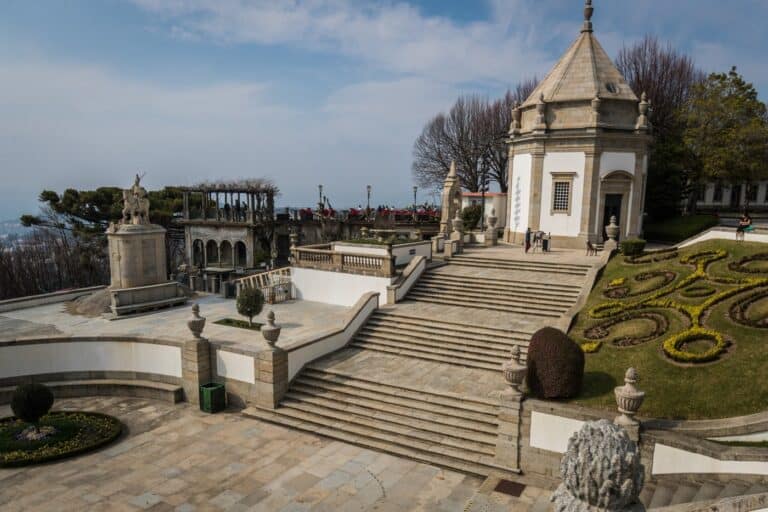 "O sucesso do desconfinamento depende da conduta da população"